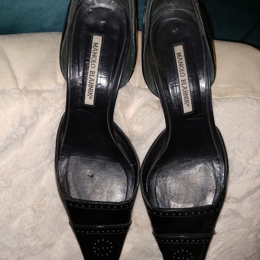 💯 Authentic Manolo Blahnik Leather kitten heels